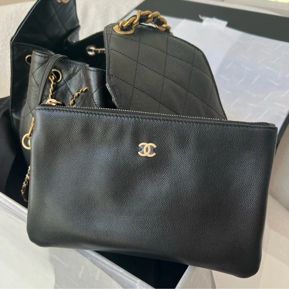 NEW✨ Chanel 25 Leather Hobo Bag Medium - Black - Picture 11 of 15
